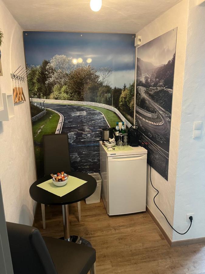Gaestezimmer Melina Am Nuerburgring Adenau Exterior foto